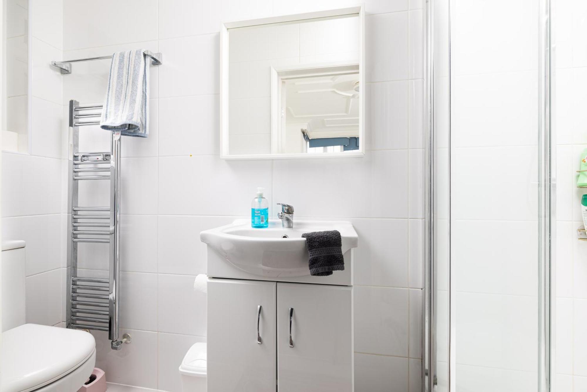 Bright Studio On Golders Green Road ロンドン エクステリア 写真